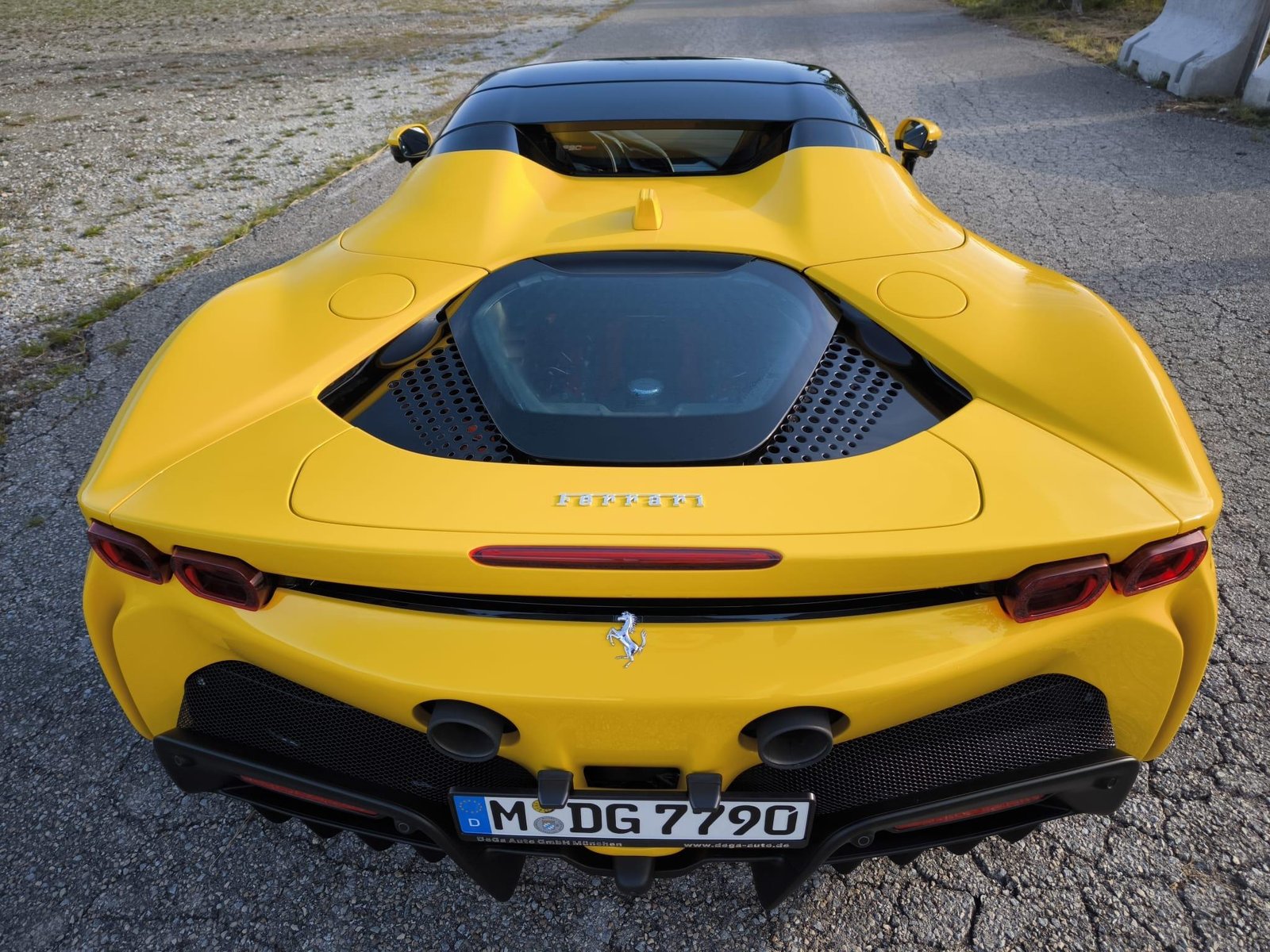 Ferrari SF90 Spider — photo 9